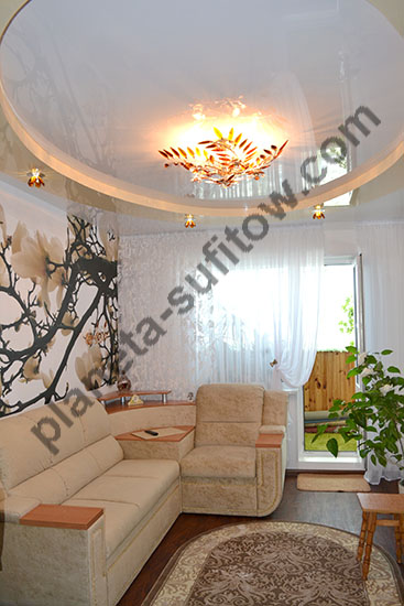 lustrzany wielopoziomowy sufit