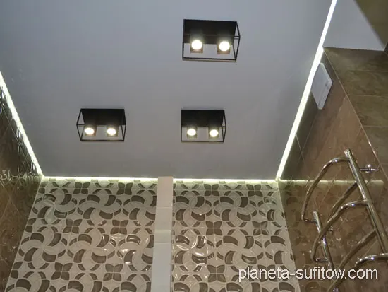 wnęka na LED między sufitem a ścianą