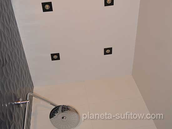 wzory sufitów napinanych w łazience
