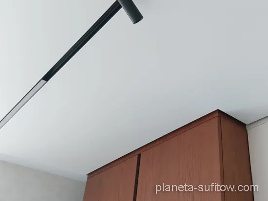 shadow connection of ceiling and wall